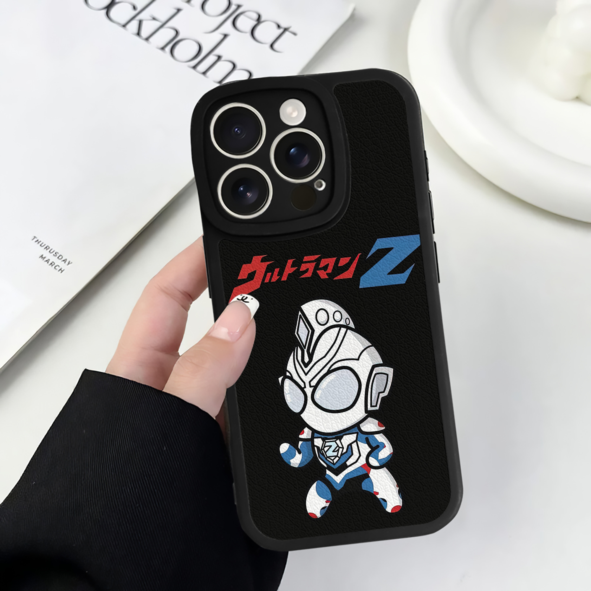 （画像用） ウルトラマン Ultraman 【iPhone 16シリーズ対応】シリコンスマホケース（レザー調） 材質：シリコン